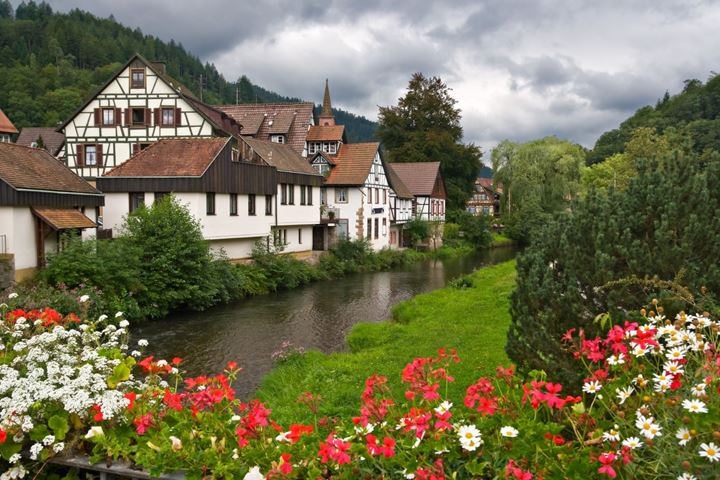 the-village-of-schiltach-in-the-black-forest-germany-1600x1066