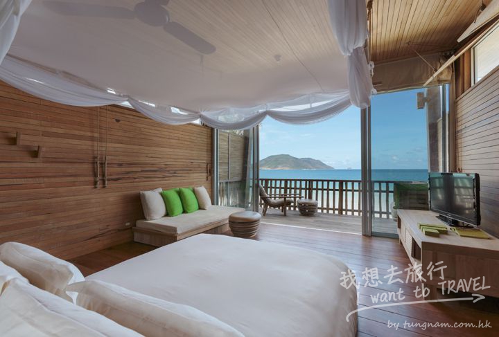 975x660_05_ocean_view_deluxe_bedroom