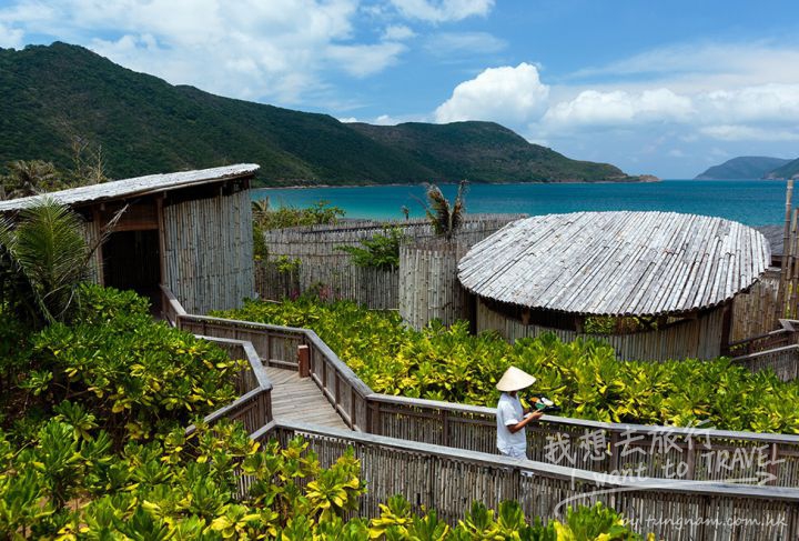 975x660_11_six_senses_spa-outdoor_treatment_rooms