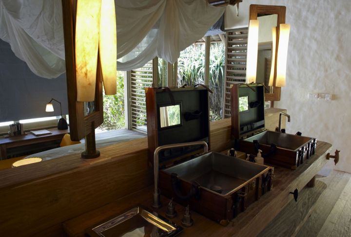 975x660_03_beach_villa_bathroom1