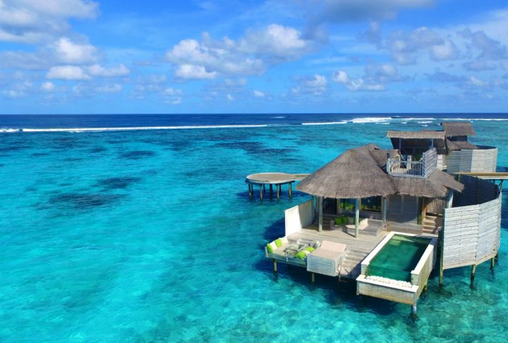 LAAMU WATER VILLA W POOL