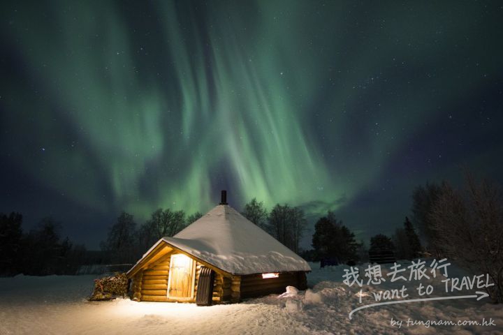 northern-lights-and-one-of-our-kota-buildings-here-in-rovaniemi-in-lapland-825x550