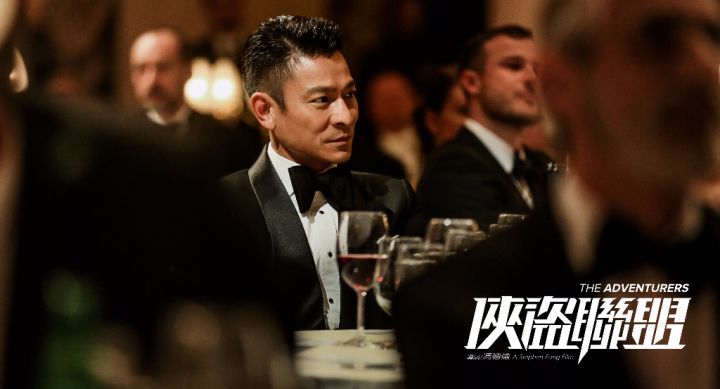 张丹参加高级拍卖酒会若有所思