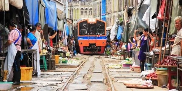 美功鐵道市場 Maeklong Railway Market