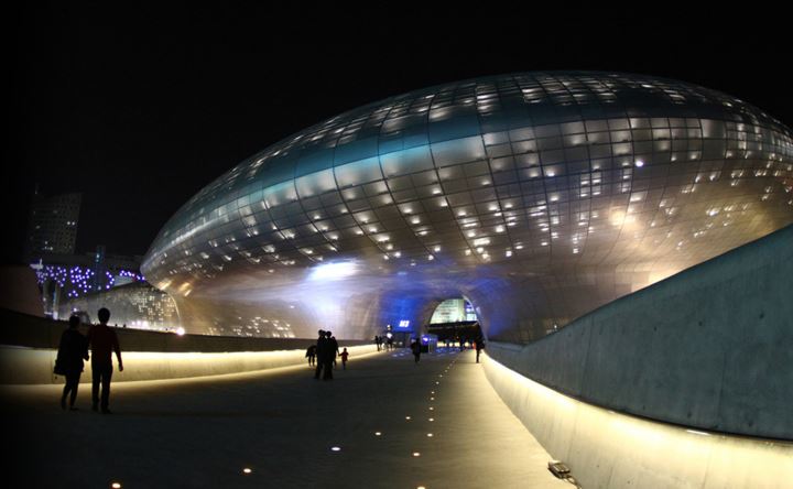 東大門設計廣場及公園 Dongdaemun Design Plaza & Park (簡稱 DDP) | 我想去旅行 I want to ...