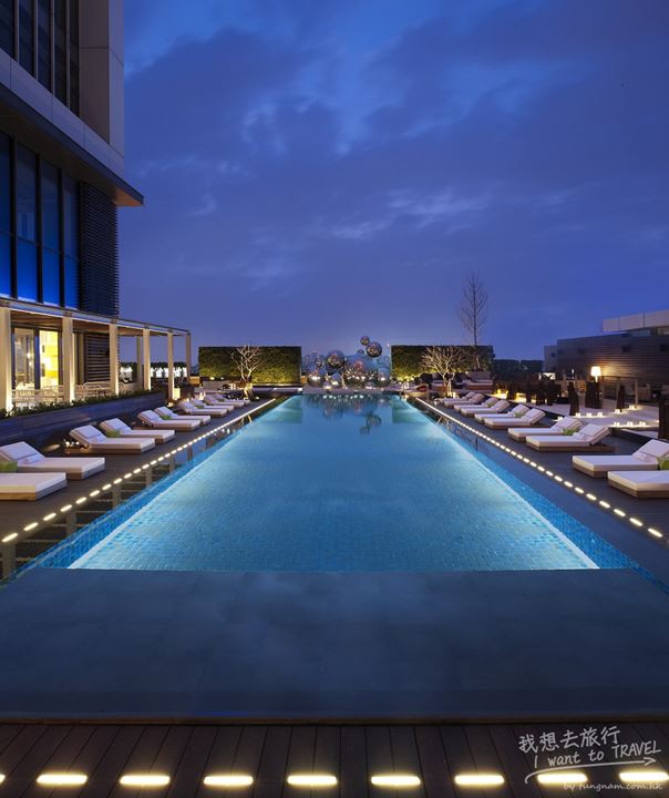 who3573po-104655-WET R Swimming Pool-At Night