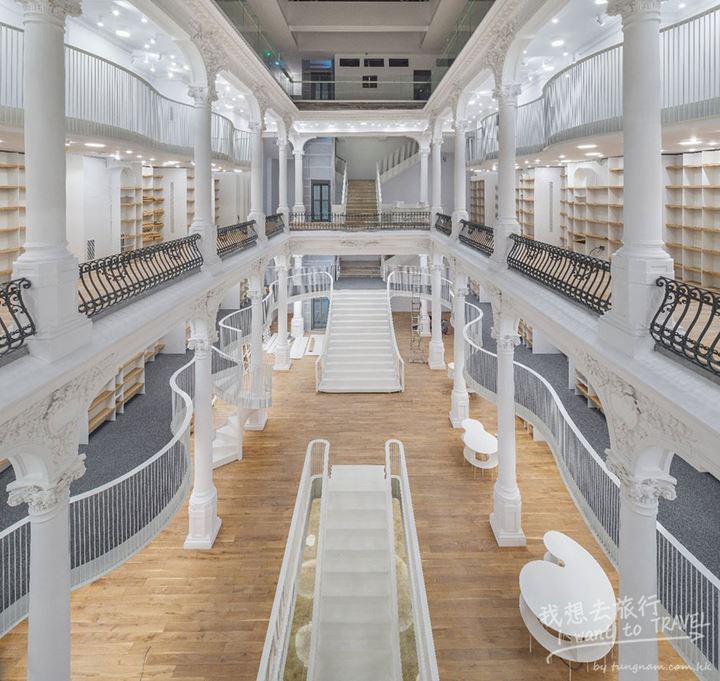 fantastic-bookstore-carousel-light-bucharest-romania-7