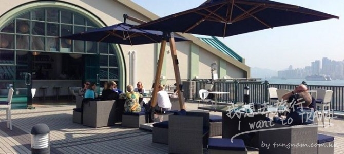 如置身於海上的白色木船Cafe 8