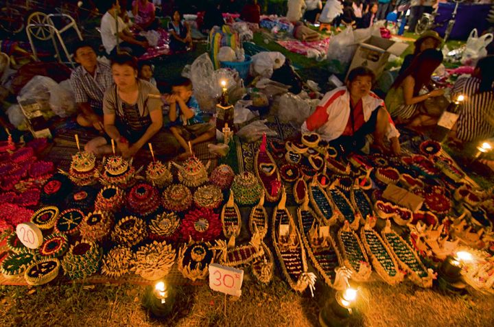 Stalls-at-Loy-Krathong