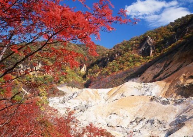 登別地獄谷&大湯沼白色溫泉與鮮艷紅葉互相映襯